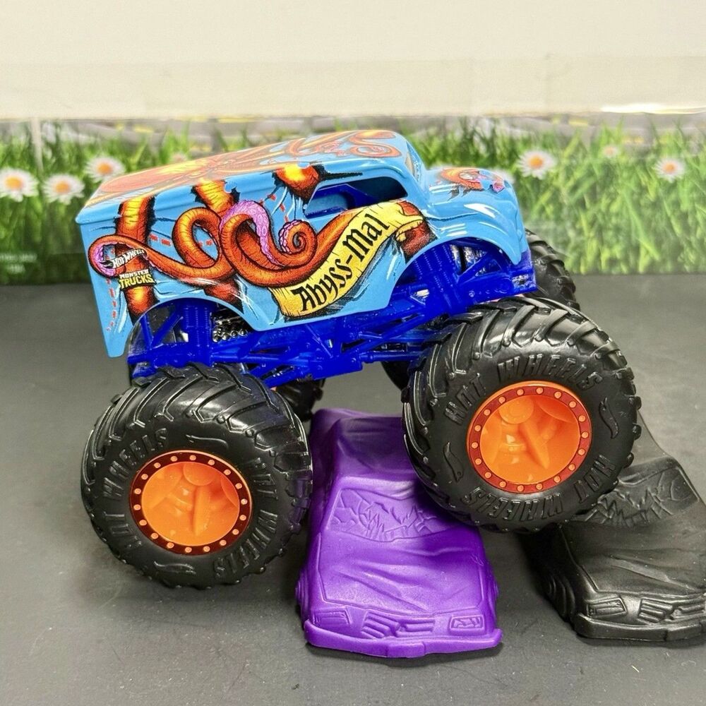 Hot Wheels Monster Jam Abyss-Mal Monster Truck 1:64 HTF Rare